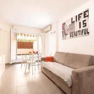 https://t2-neuf-centre-ville-et-plage-parking-gratuit.fr-provencehotel.com
